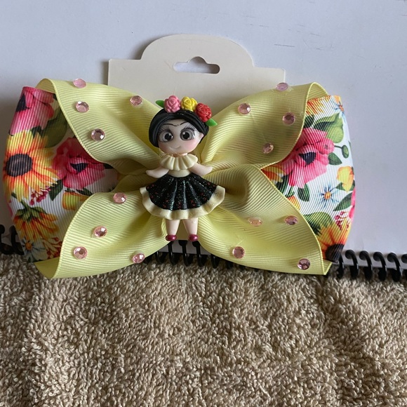 Frida - Picture 1 of 2